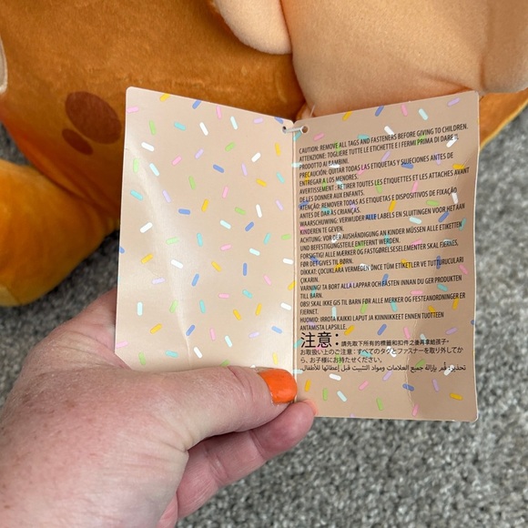 Disney Munchlings Pineapple Upside Down Cake Stitch NWT - Picture 7 of 11